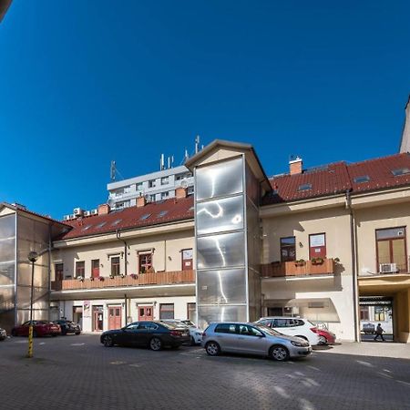 Understreet Studio With Private Parking Caşonia Exterior foto