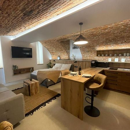 Understreet Studio With Private Parking Caşonia Exterior foto