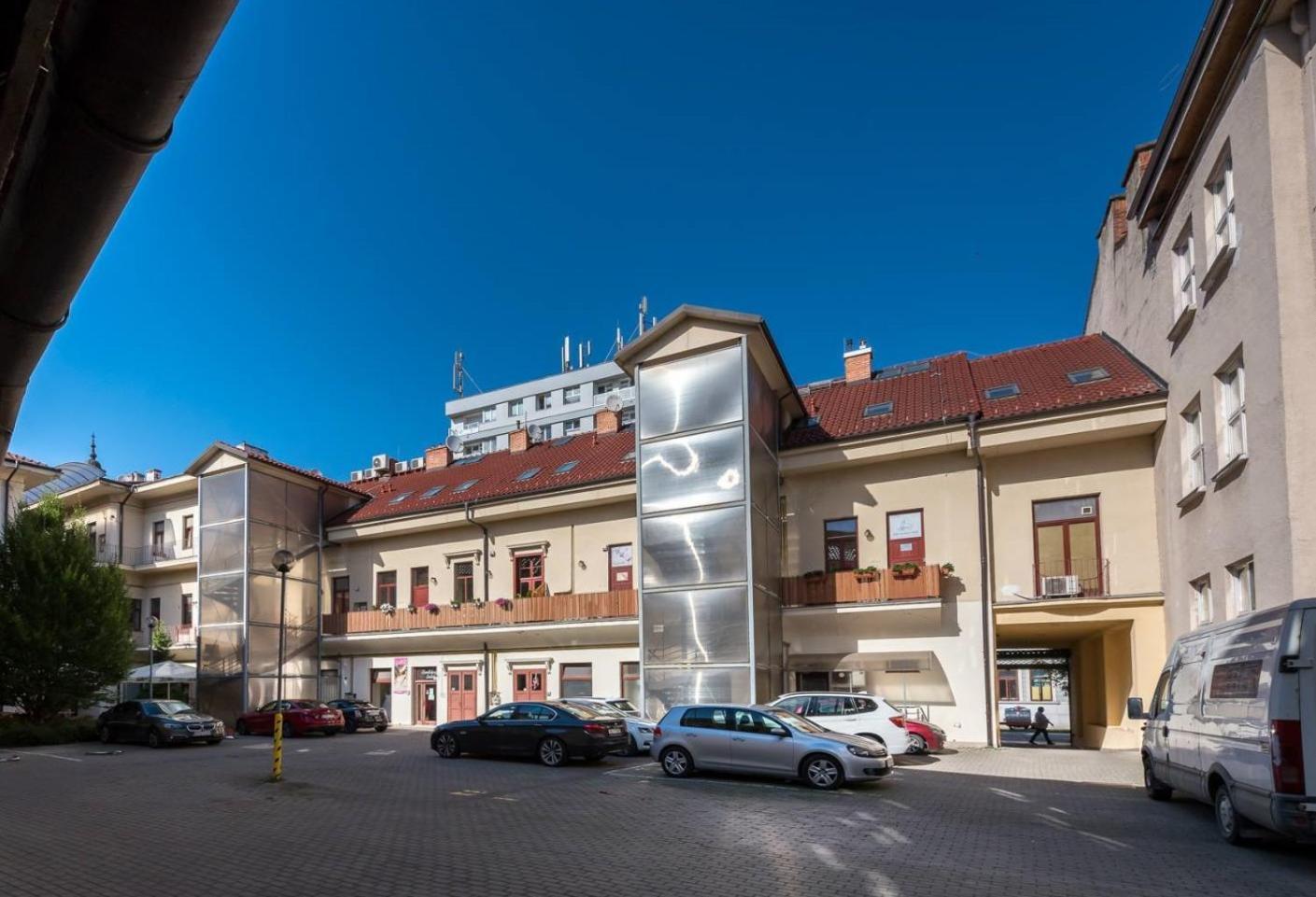 Understreet Studio With Private Parking Caşonia Exterior foto