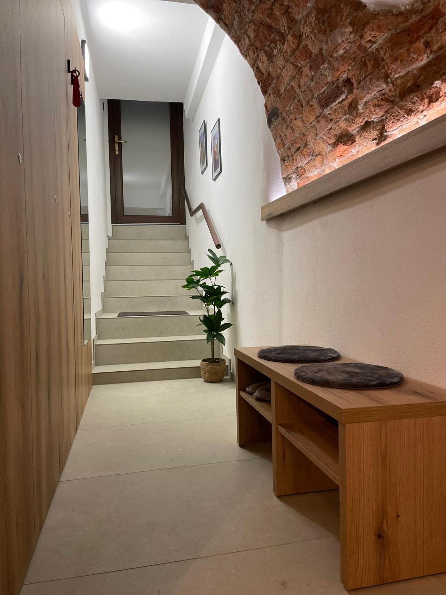 Understreet Studio With Private Parking Caşonia Exterior foto